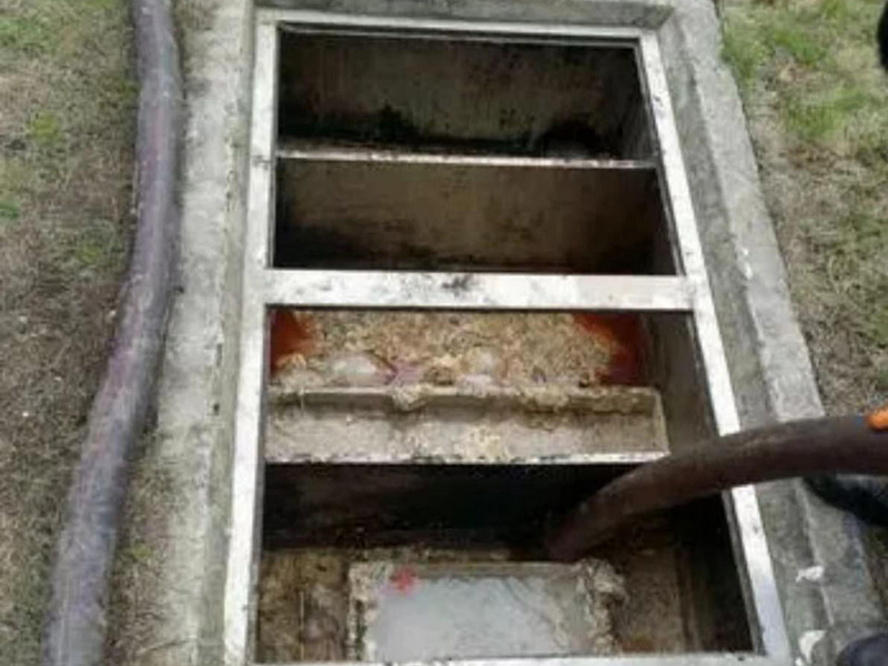 科尔沁右翼中隔油池清理