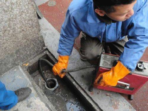 科尔沁右翼中疏通下水道