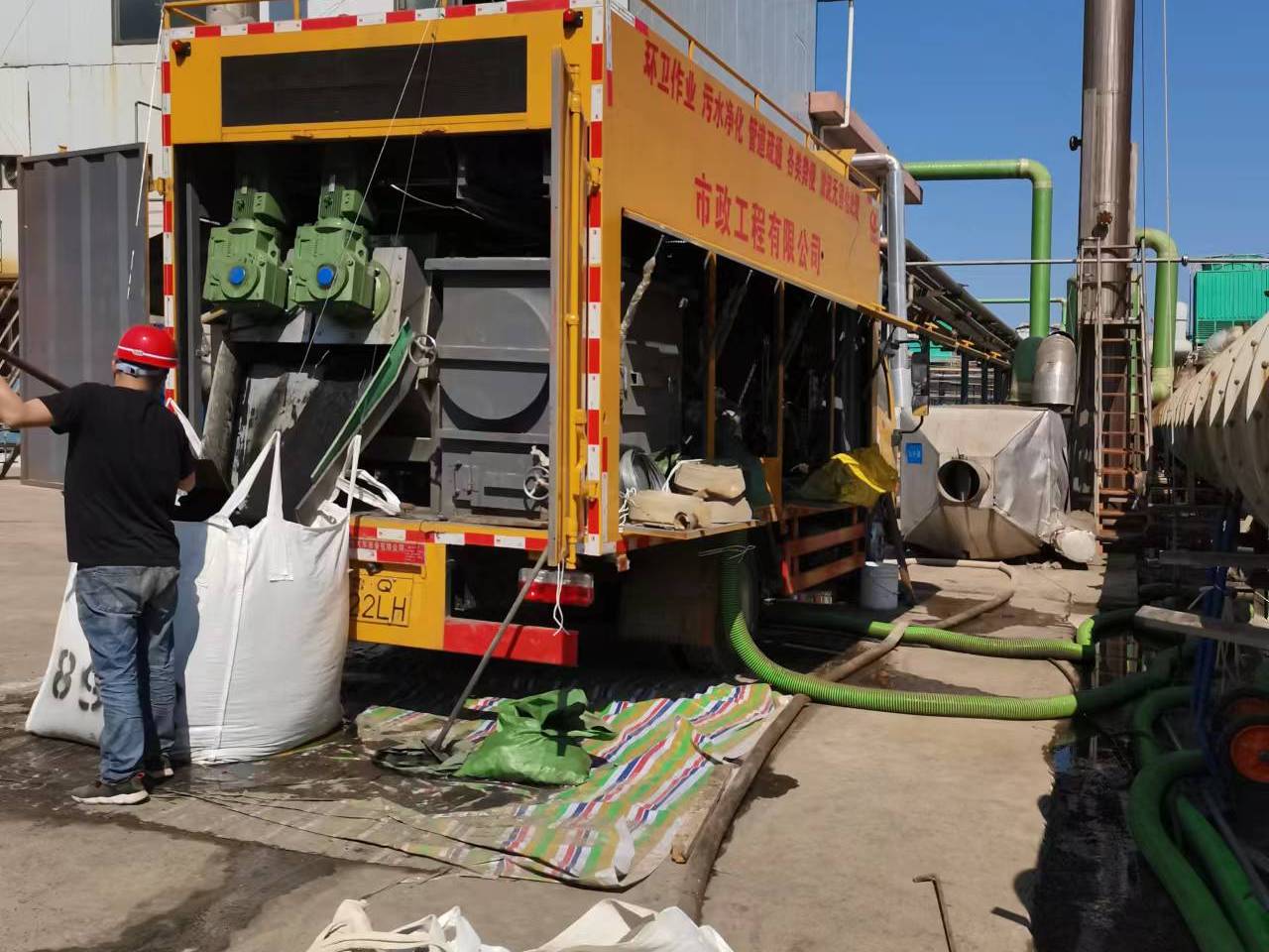 科尔沁右翼中淤泥压干处理